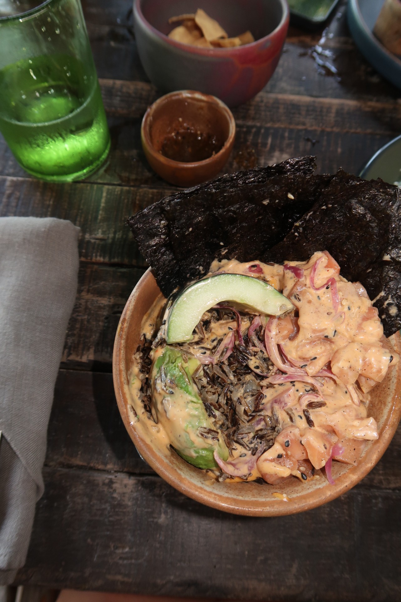Poke bowl con avocado